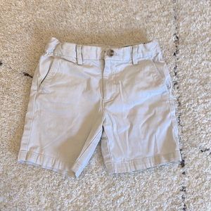 Boys’ Vineyard Vines khaki shorts, size 5
